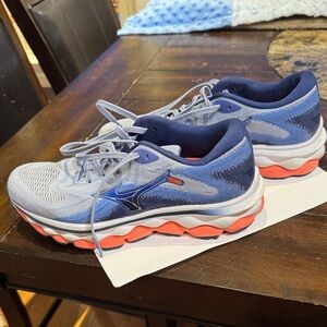Mizuno women’s wave sky 7 shoes size 8
